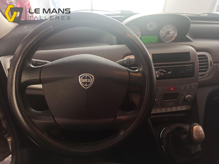 Lancia Ypsilon 1.3 GASOLINA 60CV foto 15